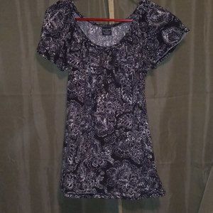 Black & White Flower Design T-Shirt.